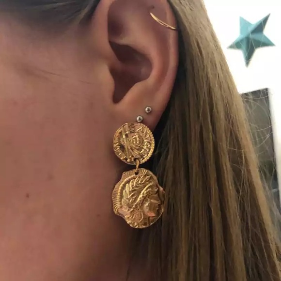 Jewelry - NEW! gold dainty earrings ✰
